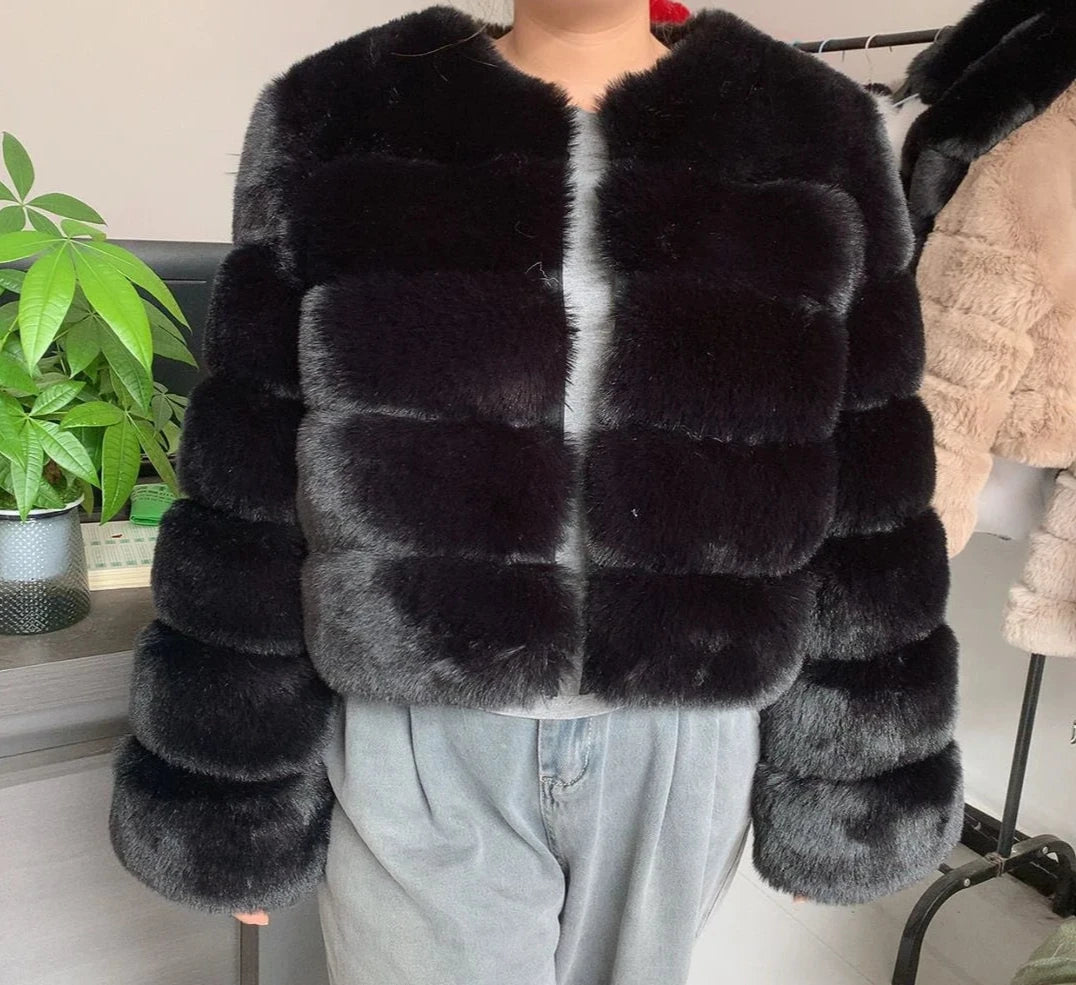 Elevate your autumn and winter wardrobe with the Amoura Elegance women's short faux fur coat in a charming black color . This high-quality 60 cm jacket features plush, fluffy faux fox fur and elegant full sleeves, providing both warmth and a touch of sophistication. Available in sizes up to 7XL, it’s the perfect blend of comfort and style for any fashionable woman looking to stand out."