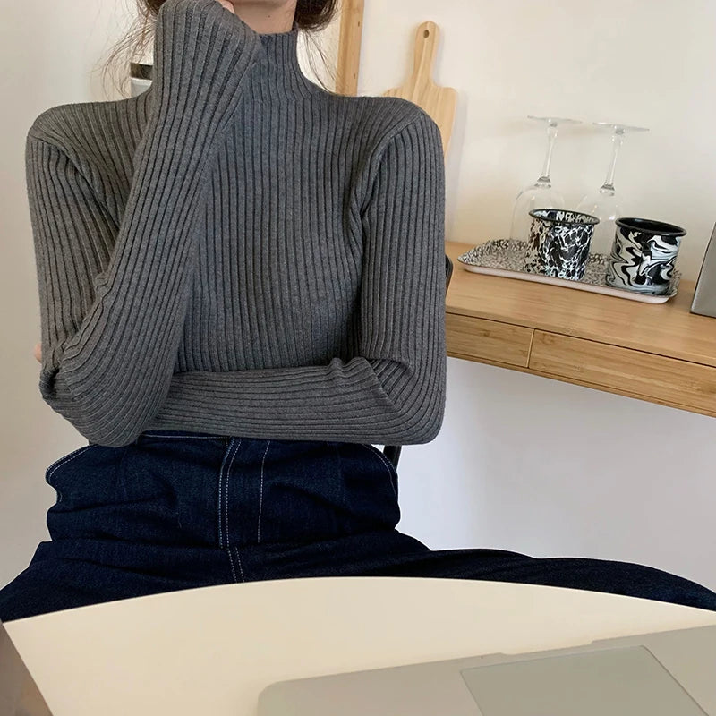 Amoura Elegance Women's 2024 Chic Autumn/Winter Turtleneck Sweater – Casual Long Sleeve Knit Jumper Top for Warmth & Comfort