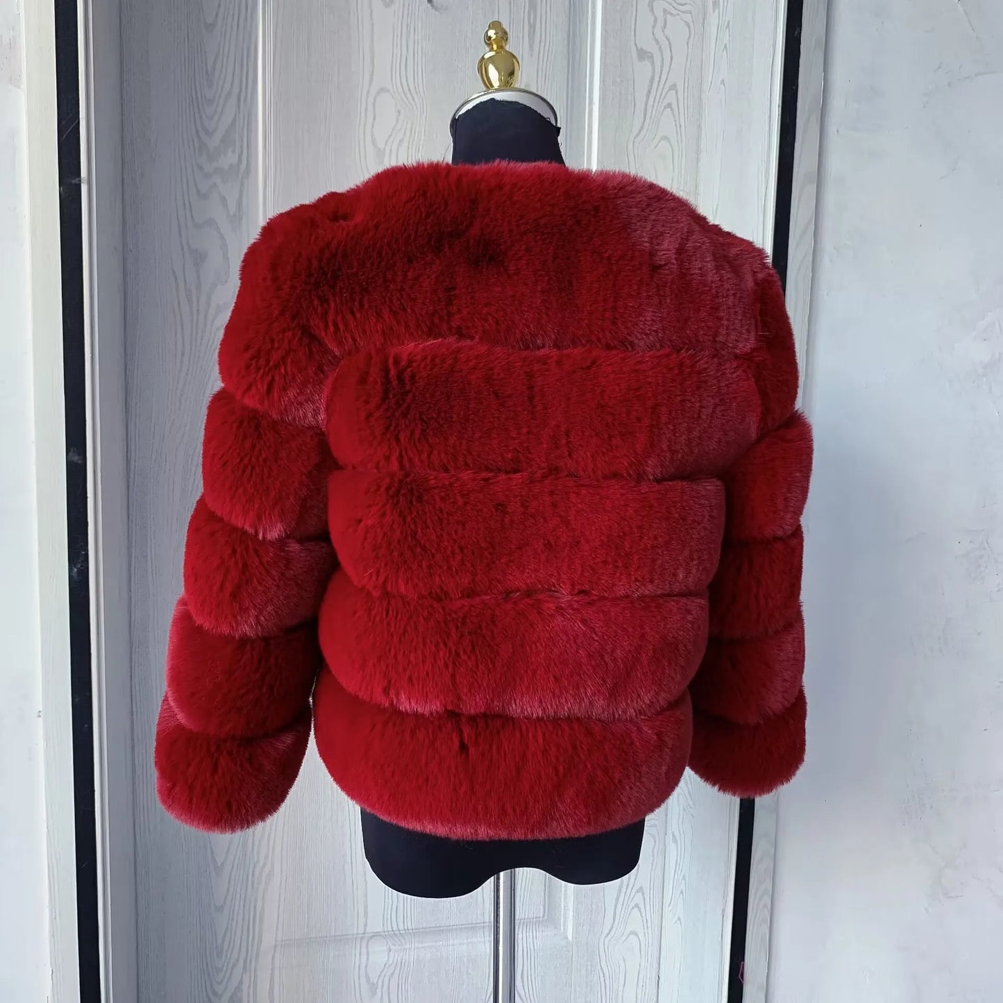 Amoura Elegance Women's Faux Fur Coat – Short Fluffy Jacket, High-Quality Faux Fox Fur, Stylish Winter Warmth Long Sleeve( 60 cm)