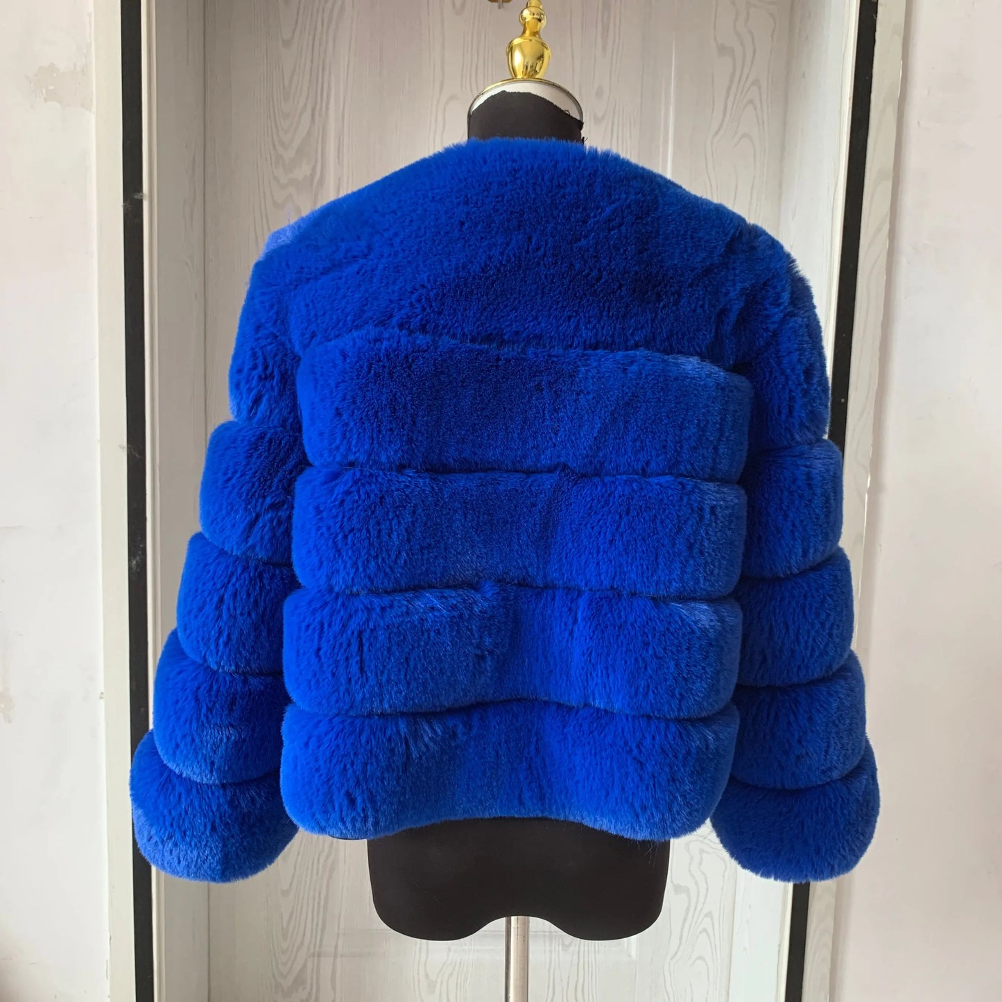Amoura Elegance Women's Faux Fur Coat – Short Fluffy Jacket, High-Quality Faux Fox Fur, Stylish Winter Warmth Long Sleeve( 60 cm)