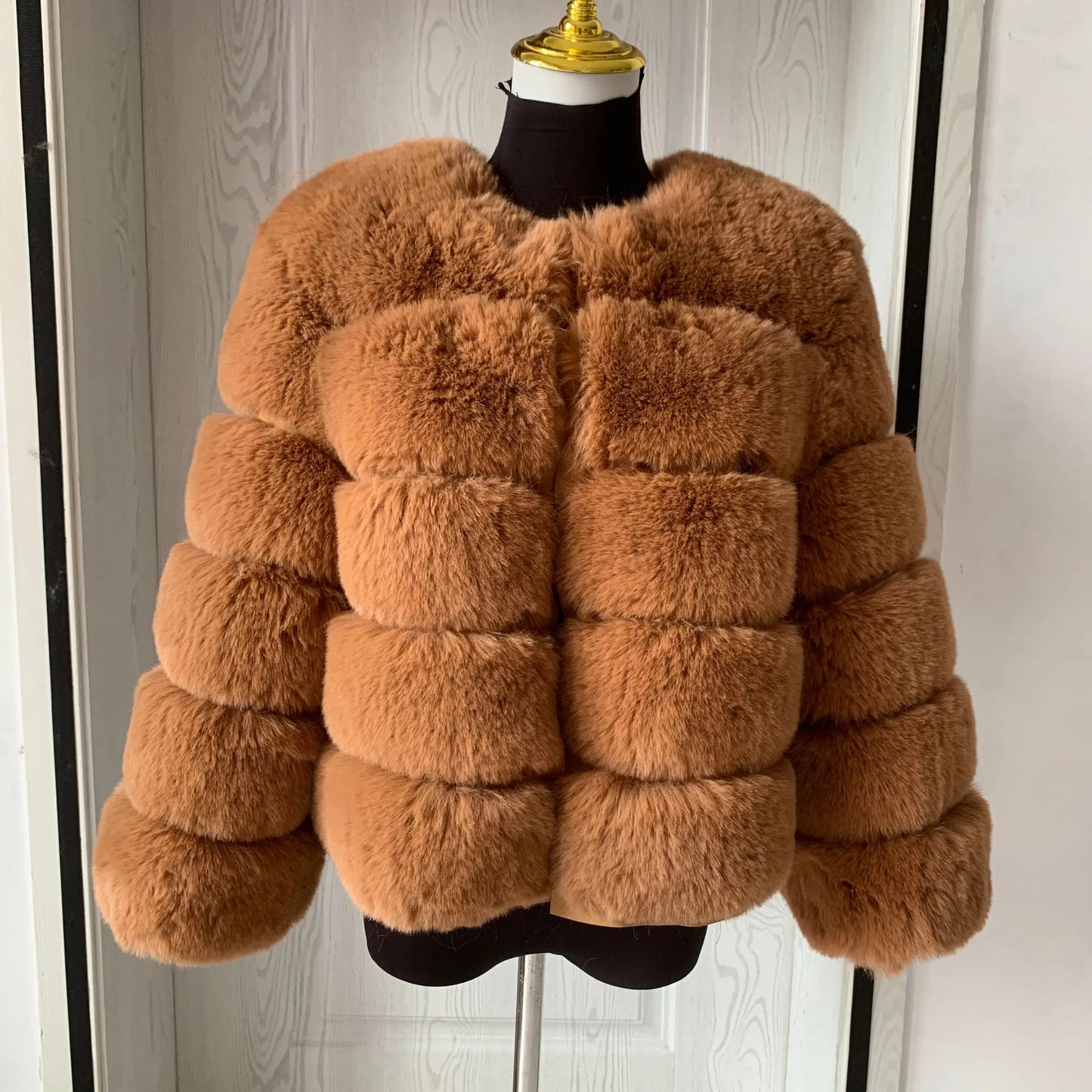 Amoura Elegance Women's Faux Fur Coat – Short Fluffy Jacket, High-Quality Faux Fox Fur, Stylish Winter Warmth Long Sleeve( 60 cm)
