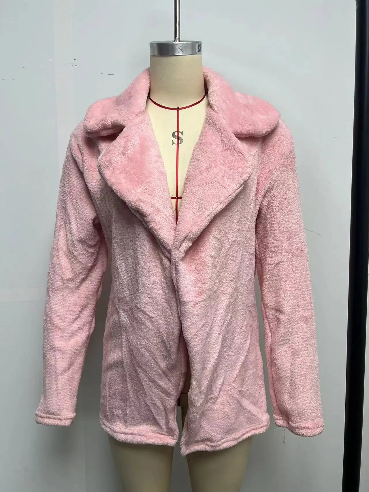 "Amoura Elegance Women's Plush Lapel Slim-Fit Jacket – European & American Fashion Sexy Autumn/Winter Outerwear for Stylish Comfort"
