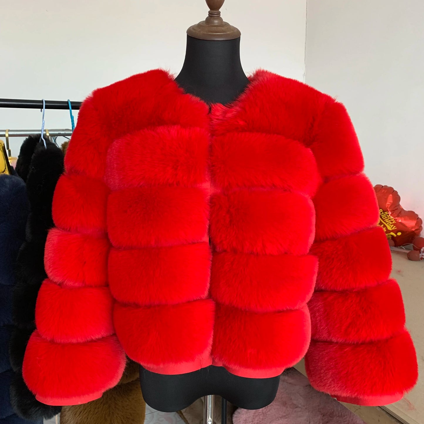 Amoura Elegance Women's Faux Fur Coat – Short Fluffy Jacket, High-Quality Faux Fox Fur, Stylish Winter Warmth Shor Sleeve( 50 cm)