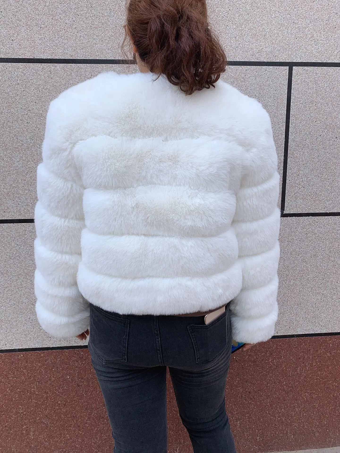 Amoura Elegance Women's Faux Fur Coat – Short Fluffy Jacket, High-Quality Faux Fox Fur, Stylish Winter Warmth Long Sleeve( 60 cm)