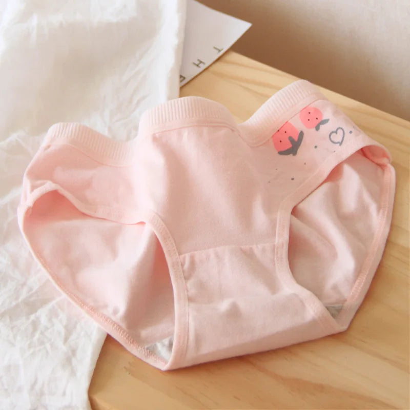 Amoura Elegance 5-Piece Women's Cotton Panties Set - Cute Peach Strawberry Design, Breathable Mid-Waist Briefs