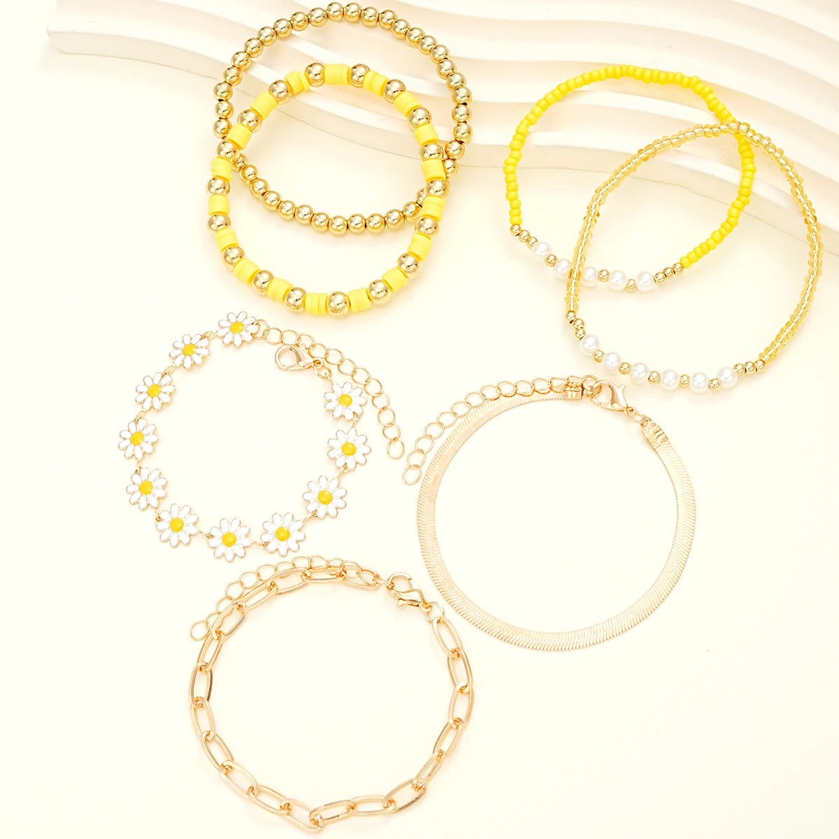 "Amoura Elegance 7-Piece Yellow Daisy Flower Bracelet Set – Vintage Gold Beaded Chain, Bohemian Handcrafted Jewelry for Women"