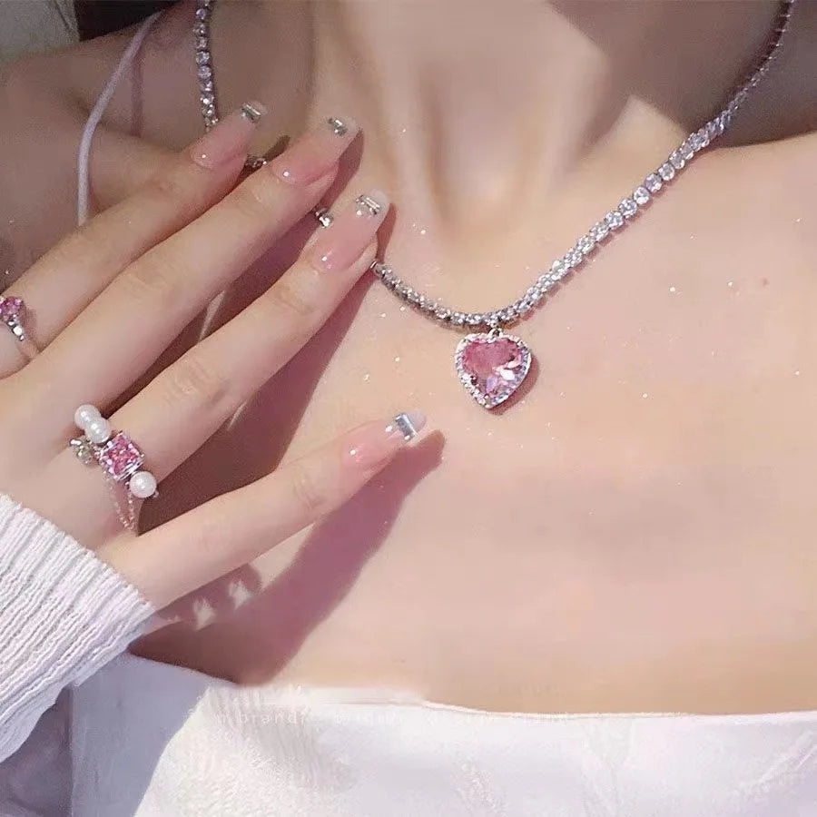 "AmouraElegance Pink Heart Pendant Necklace for Women | Rhinestone Clavicle Choker, Cute Crystal Moonstone Jewelry Gift for Lovers"