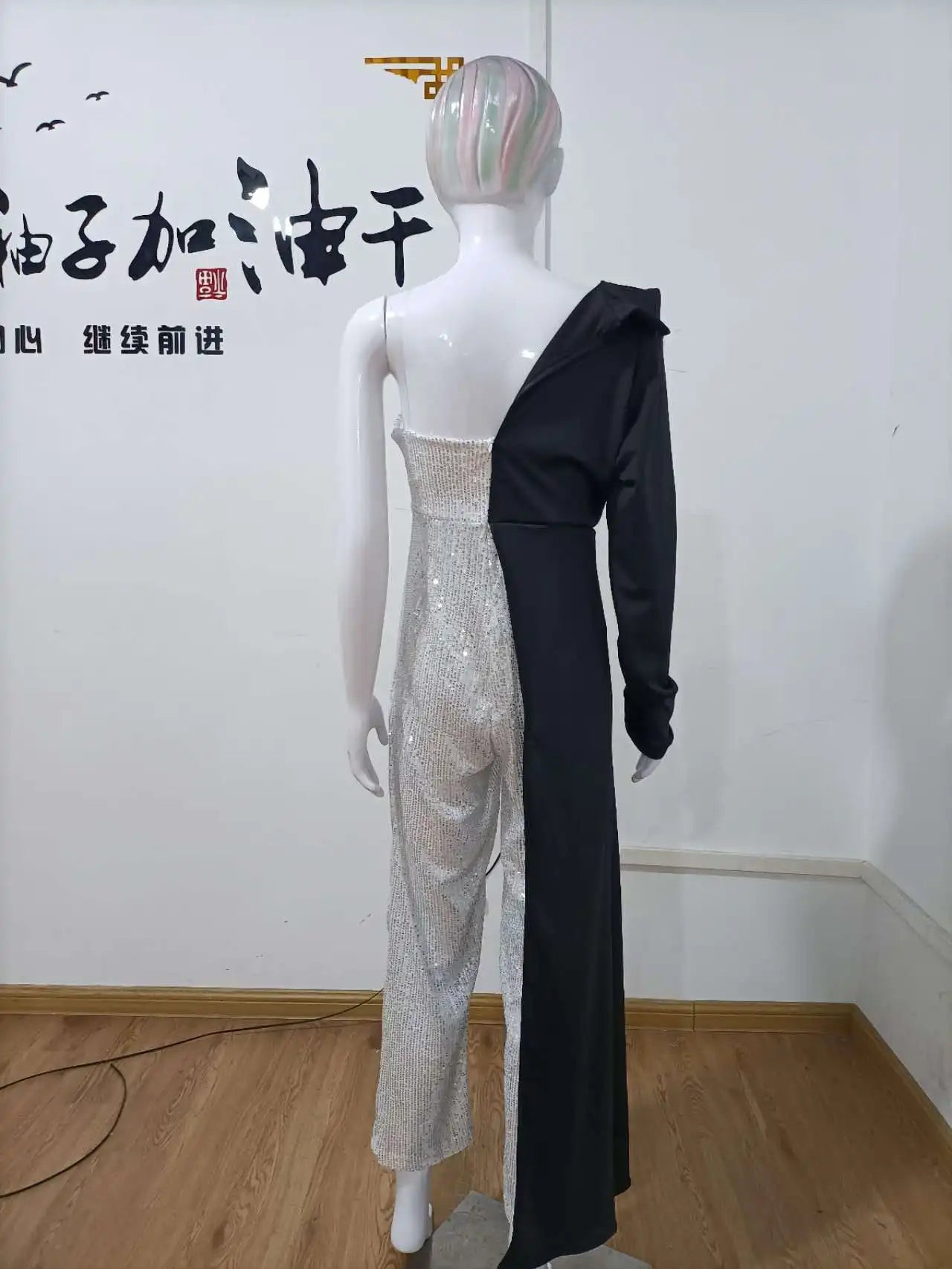 Amoura Elegance European & American Women's Silver Splicing Sequin One-Shoulder Jumpsuit – Glamorous Evening Wear