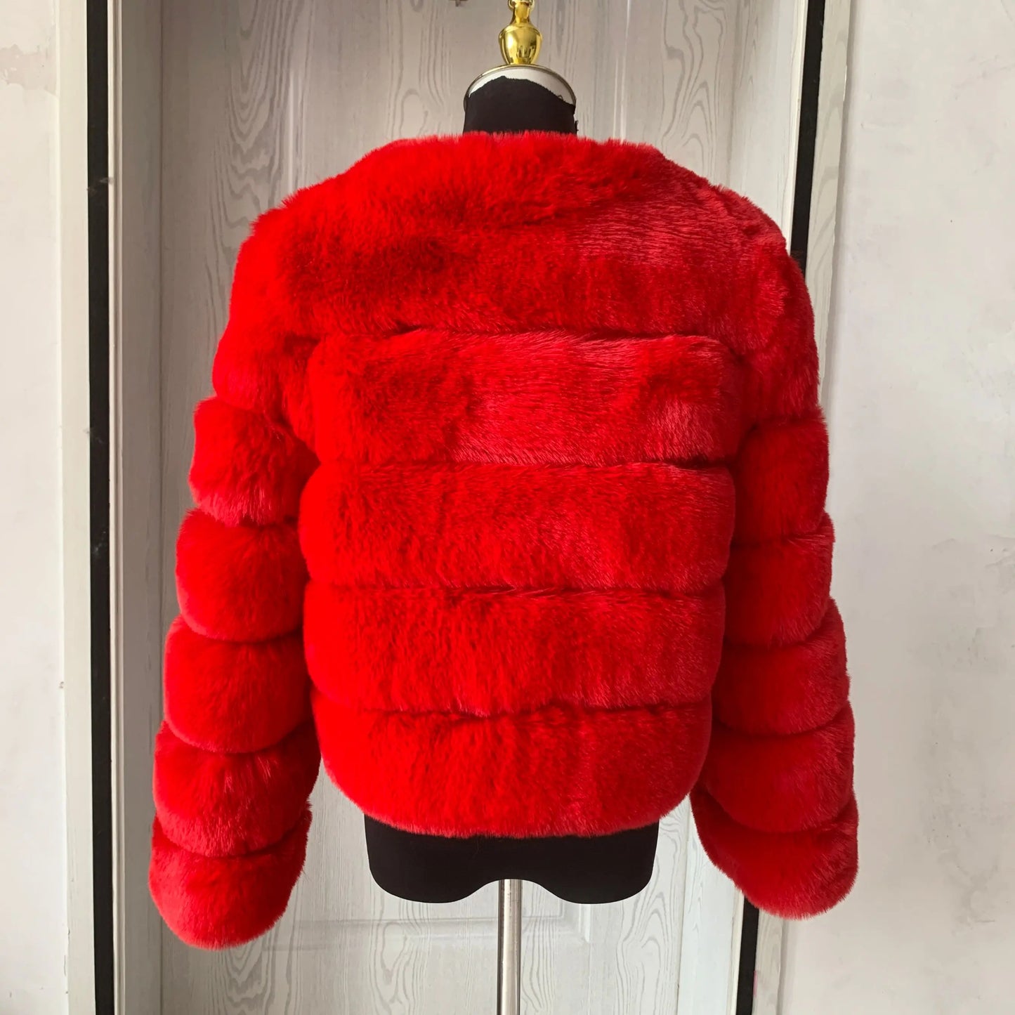 Amoura Elegance Women's Faux Fur Coat – Short Fluffy Jacket, High-Quality Faux Fox Fur, Stylish Winter Warmth Long Sleeve( 60 cm)