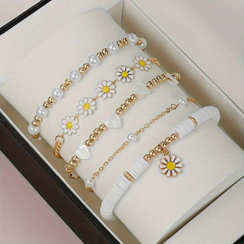 "Amoura Elegance 4-Piece Vintage Daisy Flower & Faux Pearl Bracelet Set – Bohemian Beaded Enamel Star Stackable Jewelry for Women"