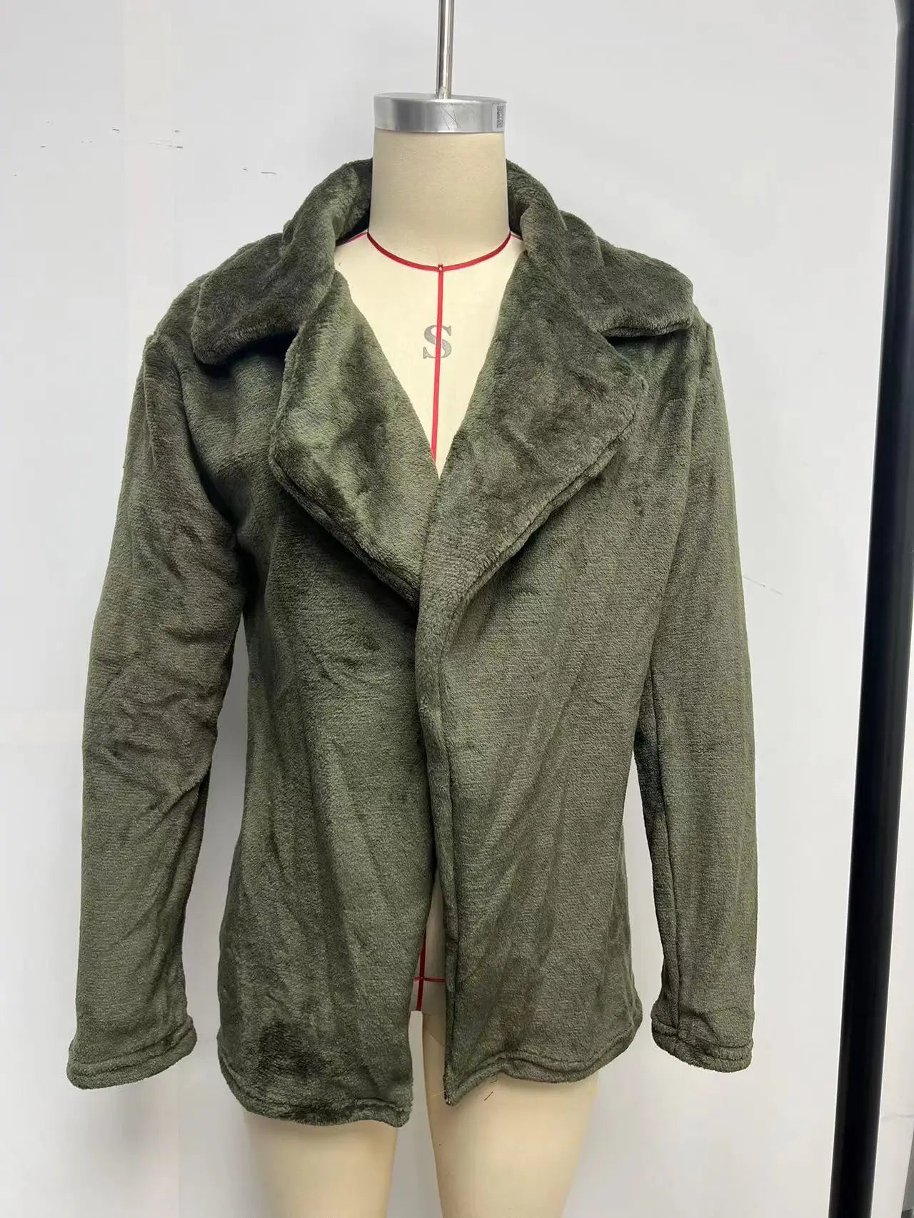 "Amoura Elegance Women's Plush Lapel Slim-Fit Jacket – European & American Fashion Sexy Autumn/Winter Outerwear for Stylish Comfort"