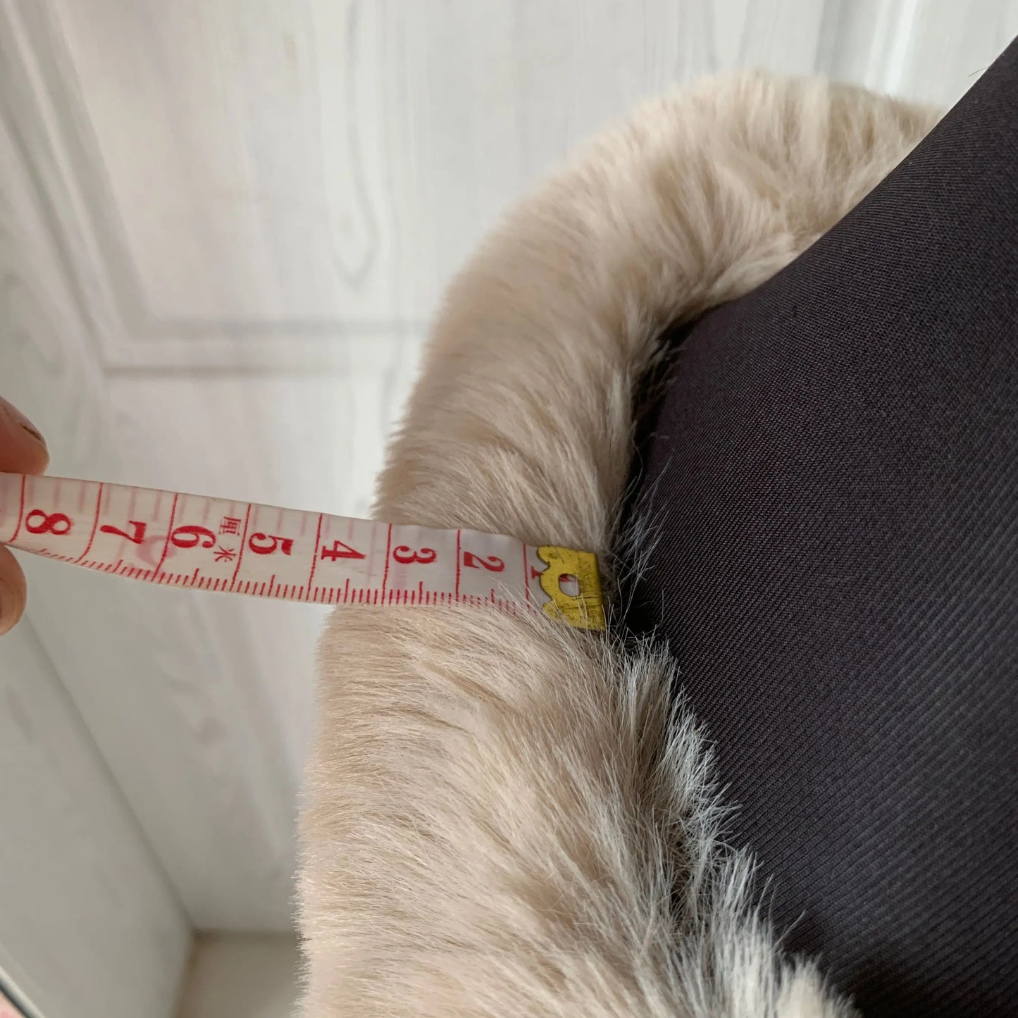 Amoura Elegance Women's Faux Fur Coat – Short Fluffy Jacket, High-Quality Faux Fox Fur, Stylish Winter Warmth Shor Sleeve( 50 cm)