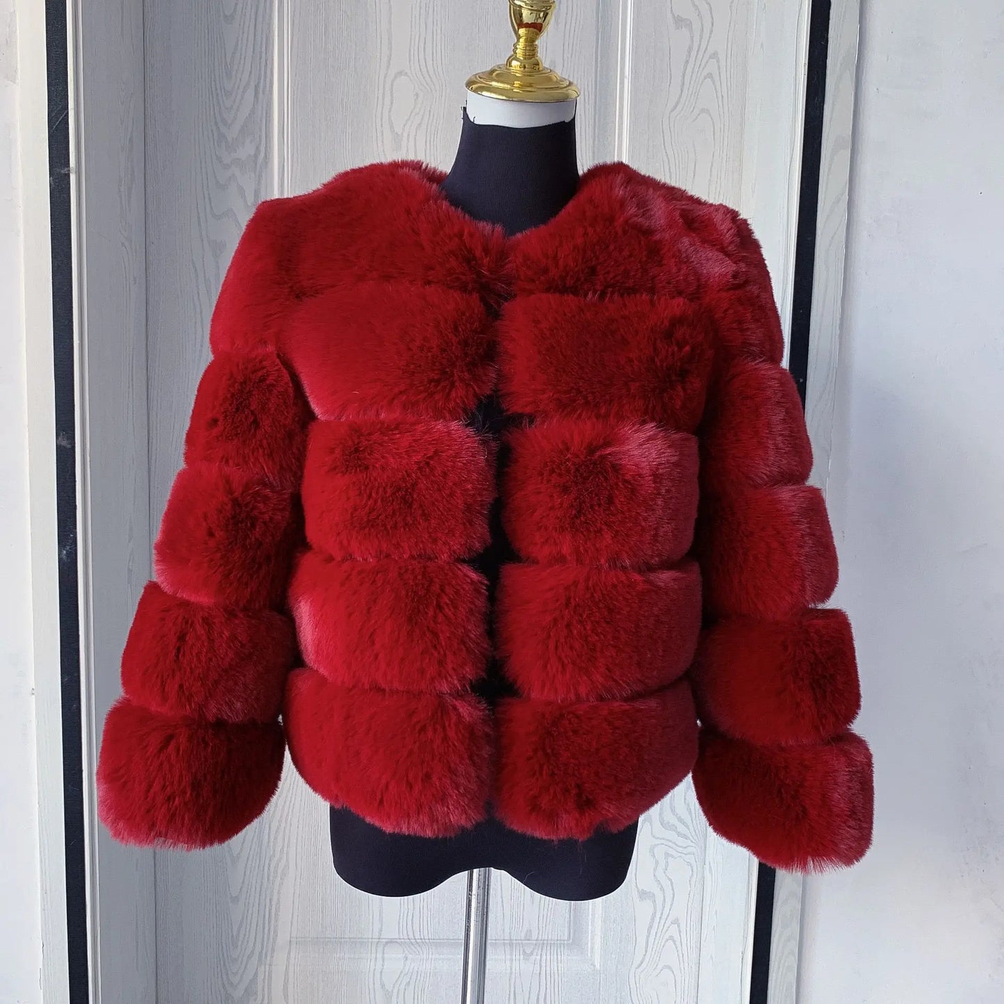 Amoura Elegance Women's Faux Fur Coat – Short Fluffy Jacket, High-Quality Faux Fox Fur, Stylish Winter Warmth Shor Sleeve( 50 cm)