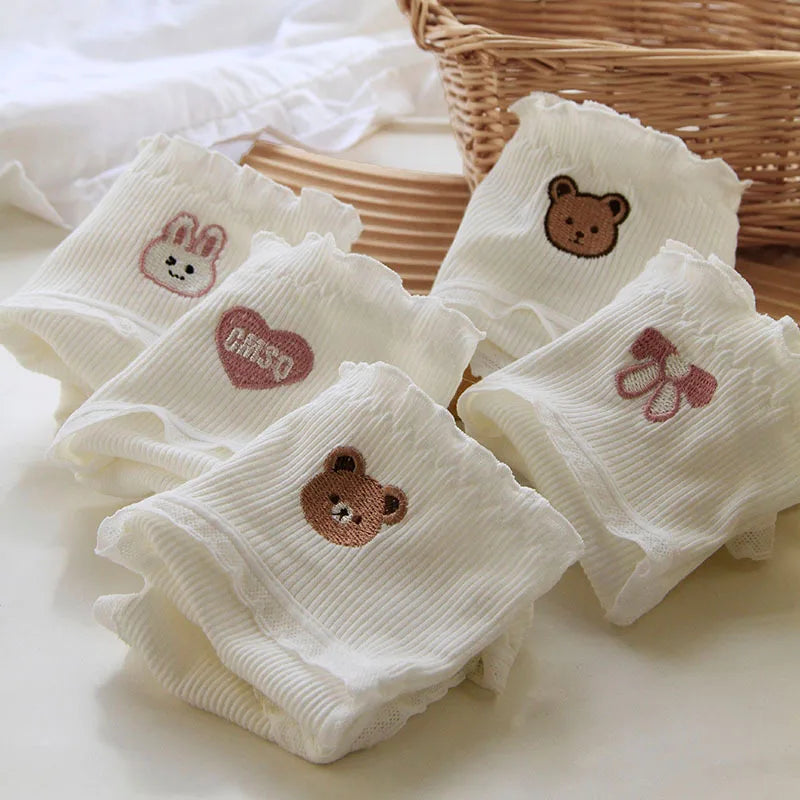 White and teddy cartoon printed briefs, a perfect blend of style and comfort for daily wear.