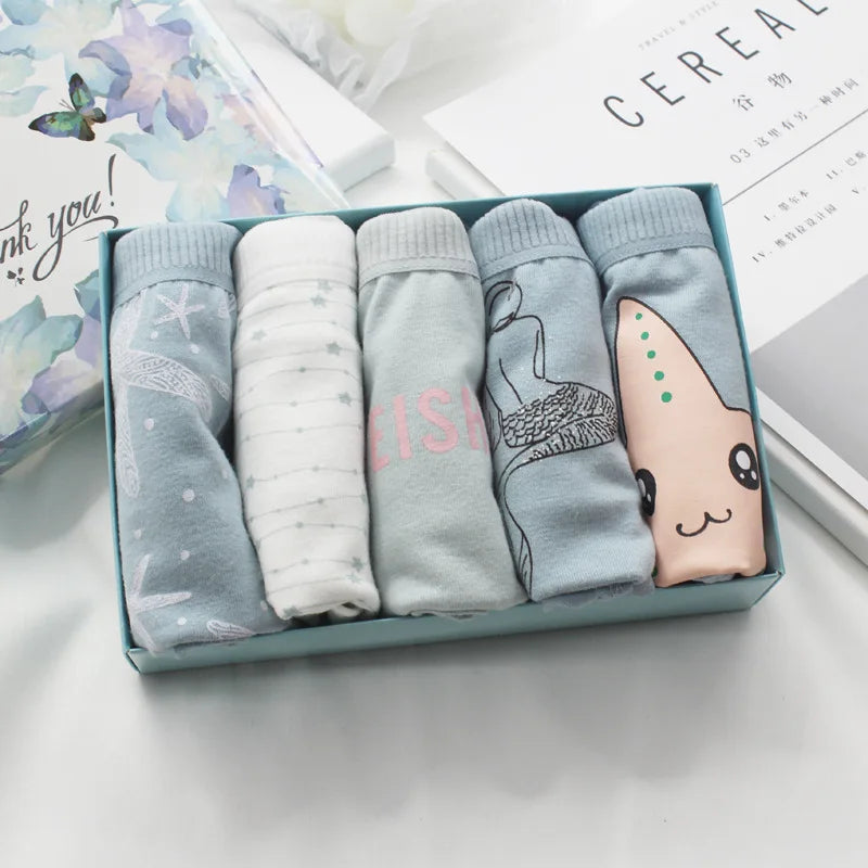 "Set of 5 grey women's briefs with a star cartoon pattern, ideal for adding a playful touch to basics."