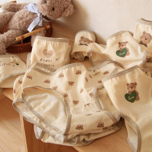 Cream-colored panties with teddy print, from Amoura Elegance. Comfortable women’s underwear, perfect for everyday wear.