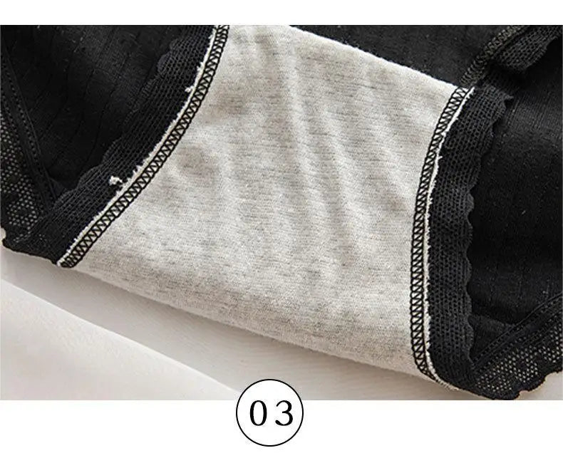 White ladies' briefs with an adorable teddy bear print, a comfortable choice from Amoura Elegance