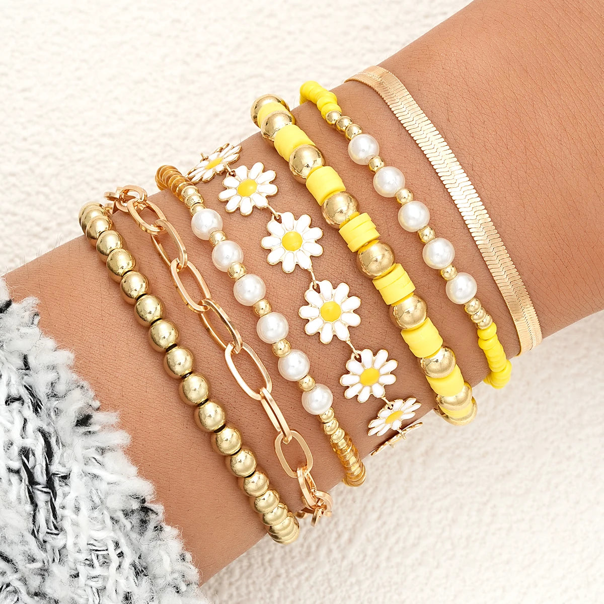 "Amoura Elegance 7-Piece Yellow Daisy Flower Bracelet Set – Vintage Gold Beaded Chain, Bohemian Handcrafted Jewelry for Women"