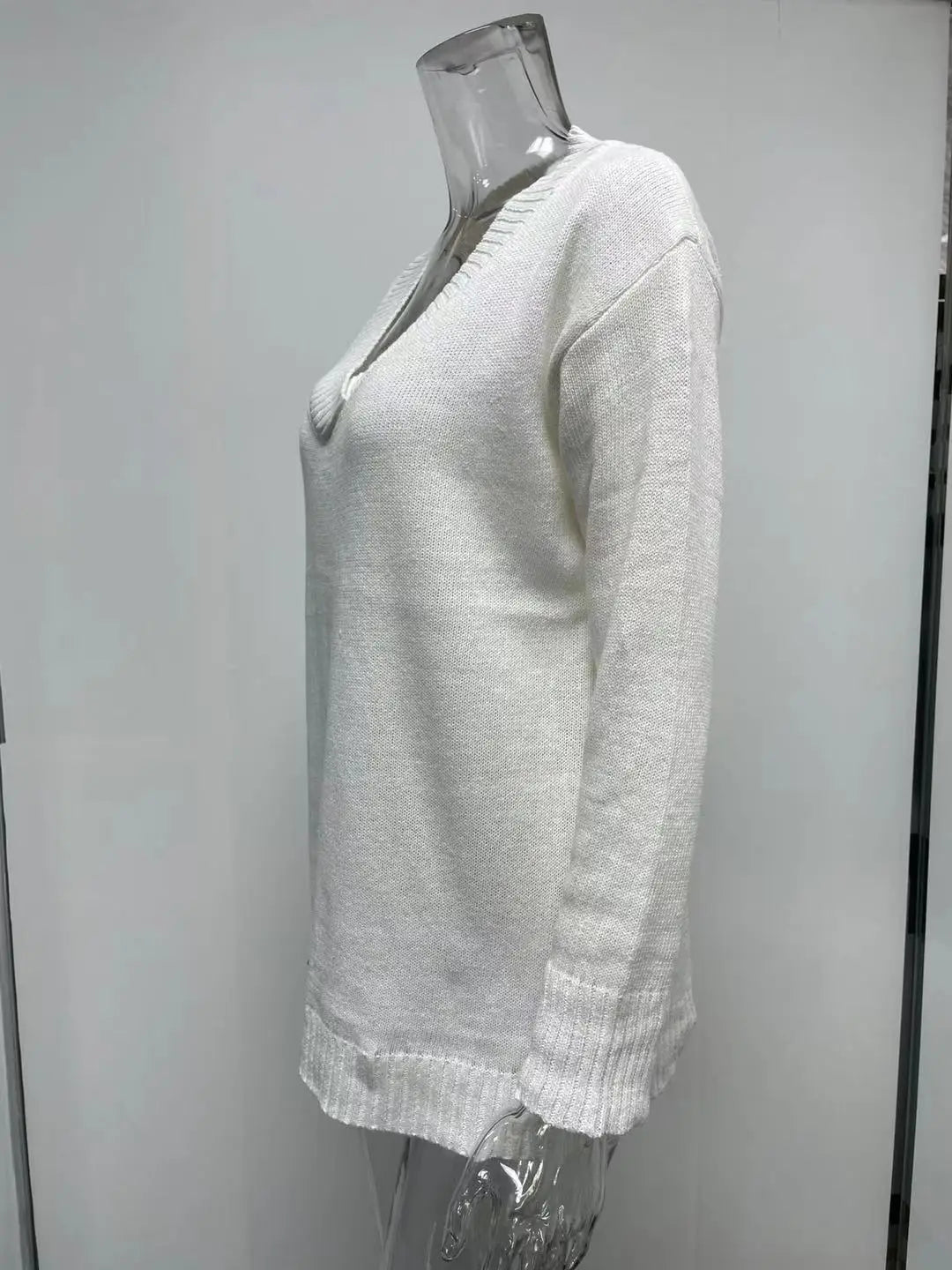 Amoura Elegance Fashion Europe and US 2024 Autumn/Winter Solid Color V-Neck Sweater Blouse – Casual Loose Fit Women's Top